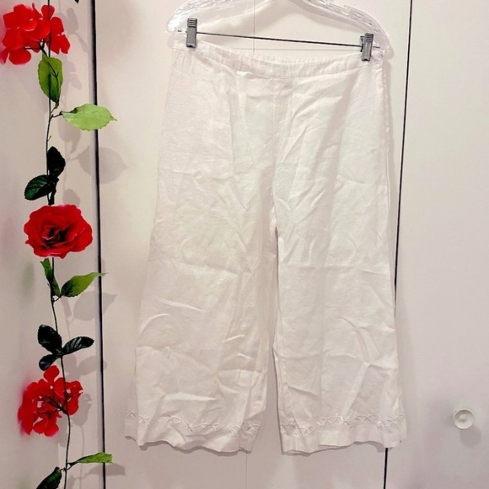 🌷Malcolm &amp; Co Beautiful White Linen Capri Pants